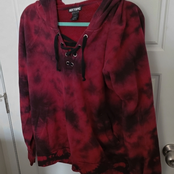 !!SOLD!! Hot Topic Red & Black Tie-Dye Lace-Up Hoodie 2x - Picture 4 of 12
